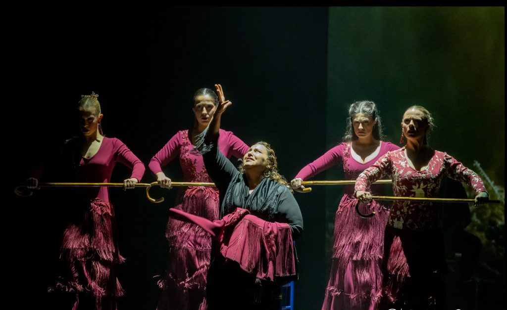 nati mirando al cielo